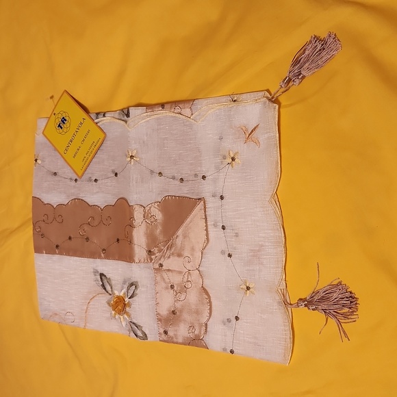 Square Table Linen/Topper - Picture 6 of 8